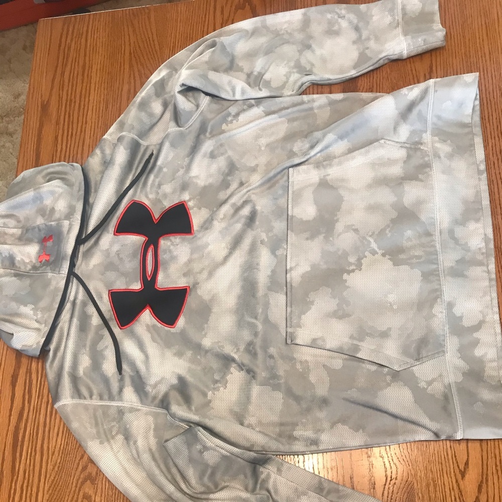 Under Armor Sweatshirt